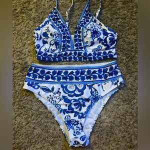 2 Piece Set V Neck High Cut Porcelain Print Bikini